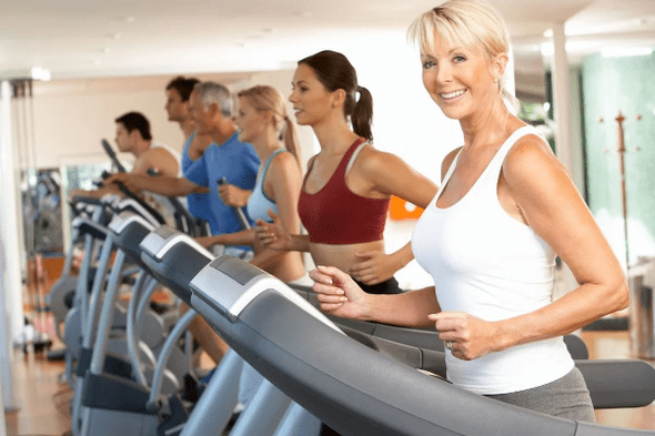Les exercices cardio sur tapis roulant vous aideront à perdre du poids au niveau du ventre et des côtés