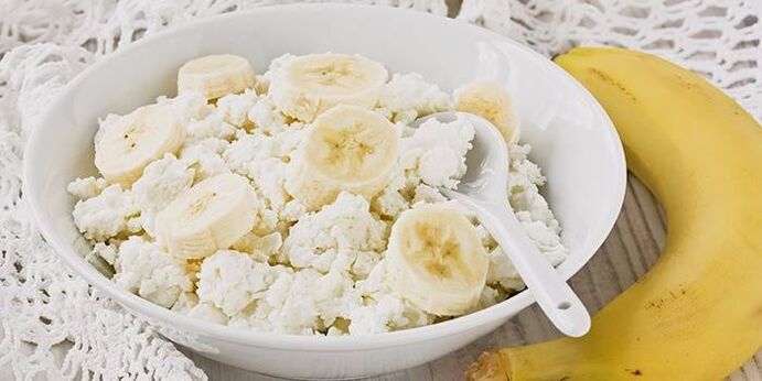fromage cottage avec des bananes pour perdre du poids